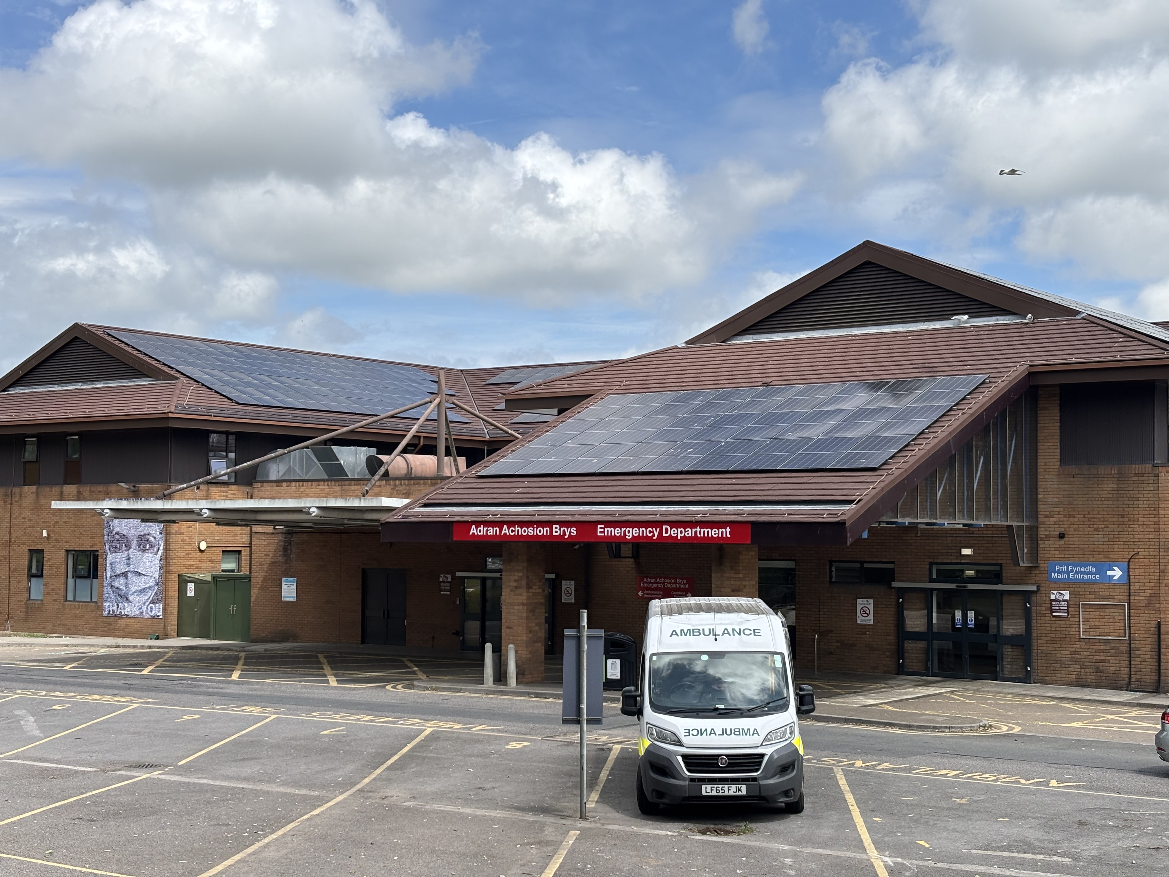 Parc Dewi Sant — NHS healthcare campus solar, Carmarthen
