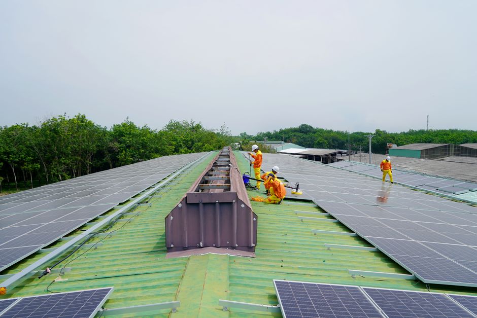 Commercial rooftop solar PV array